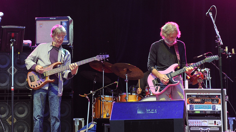 Phil Lesh and Bob Weir performing with Furthur