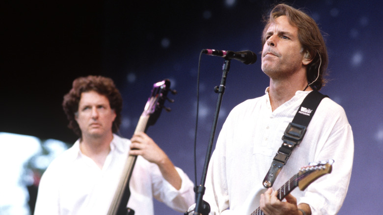 Rob Wasserman and Bob Weir performing as RatDog
