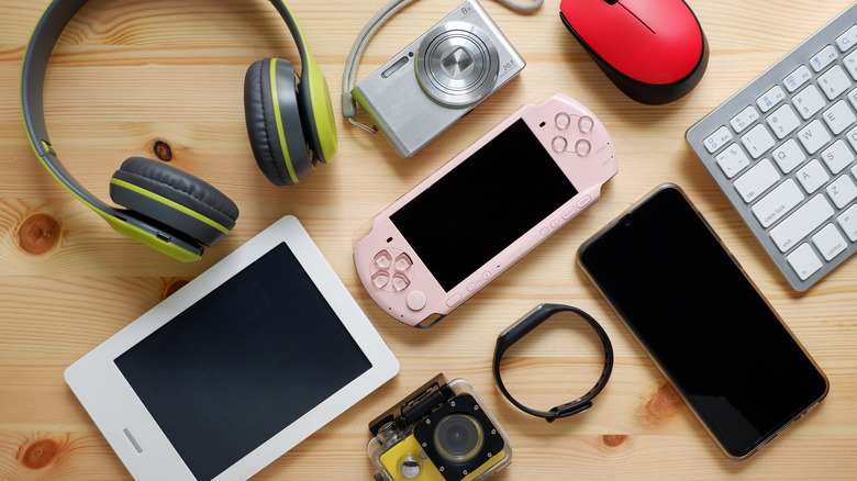 early 2000s Electronic devices