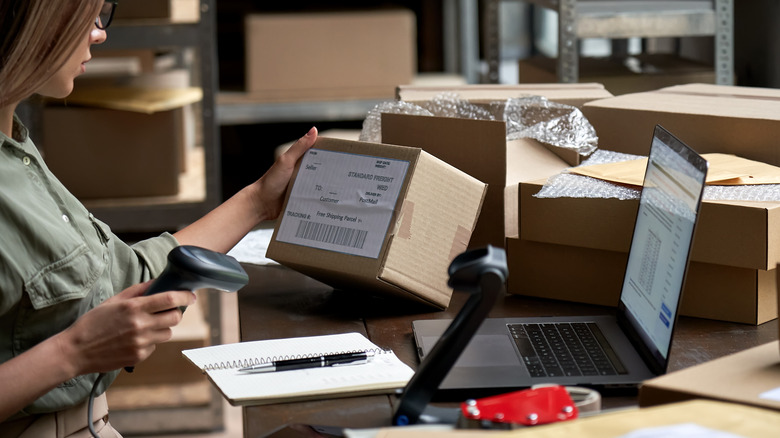 Packaging online orders