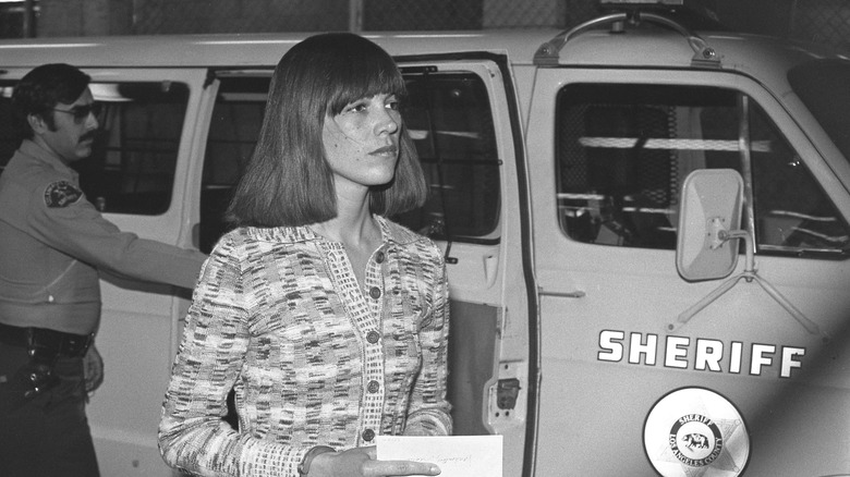 Leslie Van Houten holding paper leaving sheriff's van
