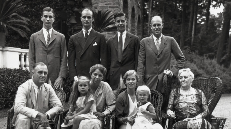 Roosevelt family portrait outside in 1932