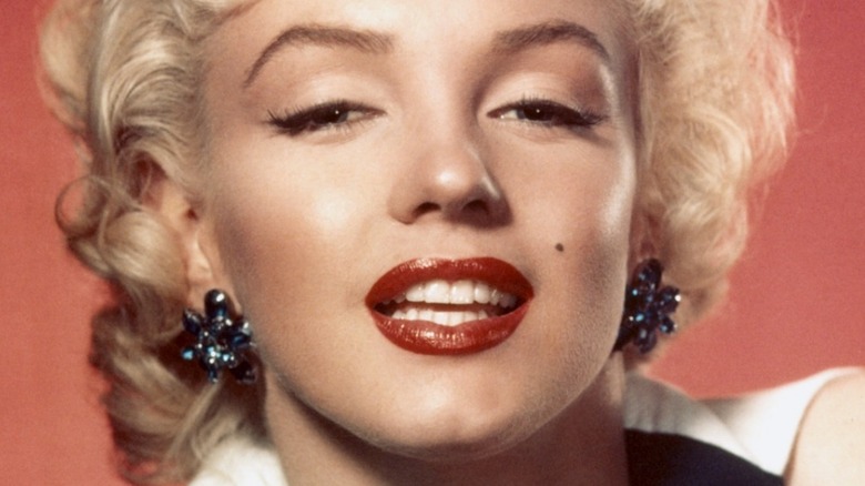 Marilyn Monroe headshot red background