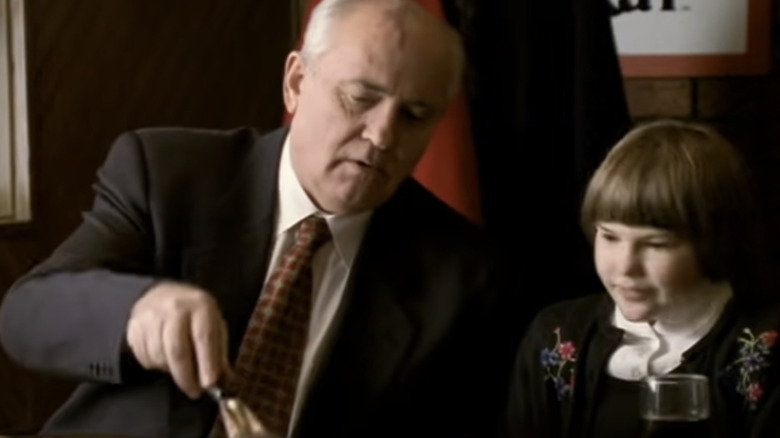 Gorbachev in a Pizza Hut commercial