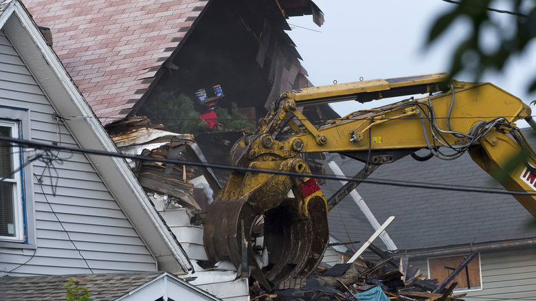 Digger rips through Aerial castro house