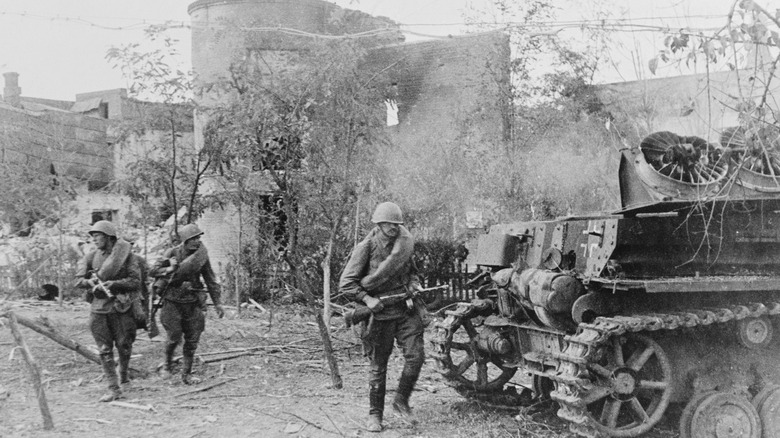 Russian soldiers in combat