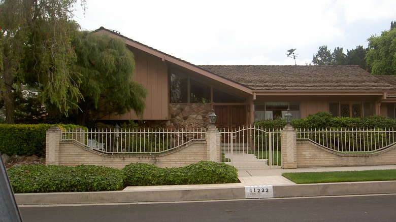 the brady bunch house pre renovation