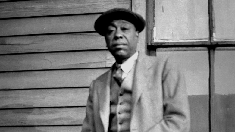 Jimmy Yancey sitting suit hat