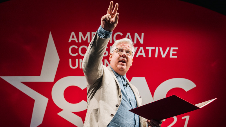 Glenn Beck speaking at fundraiser
