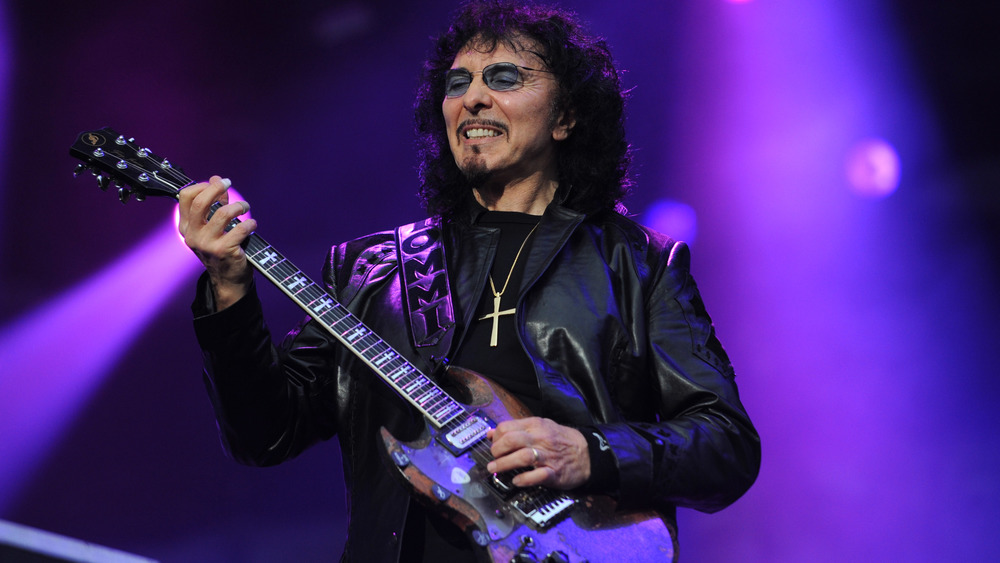 Tony Iommi playing guitar, 2009