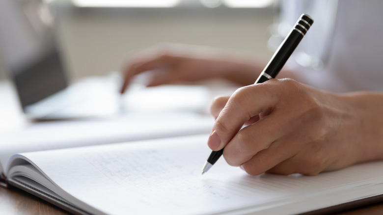notes notebook hand pen