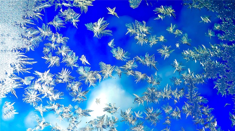 ice crystals freezing