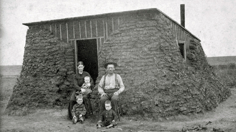 Sod house, Dakota, 1800s