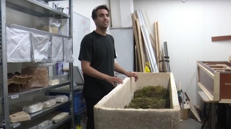 Hendrikx and his "living coffin" 