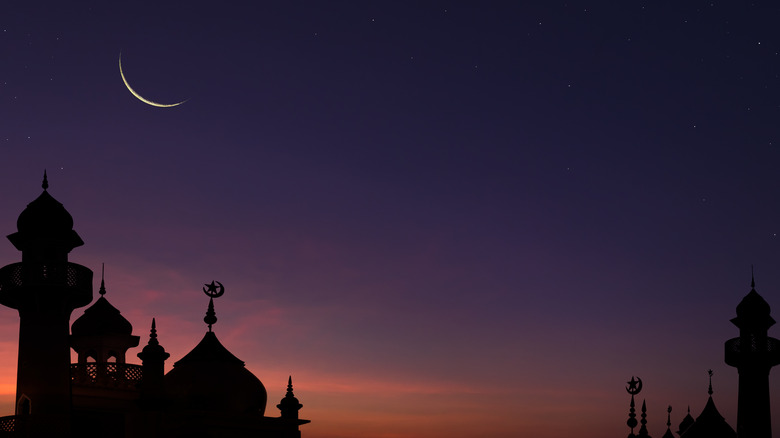 Mosques with new moon denoting Eid al-Adha