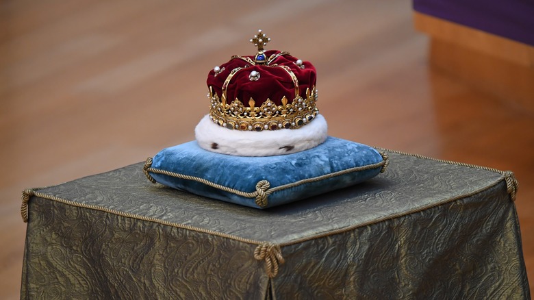 Crown of Scotland on display