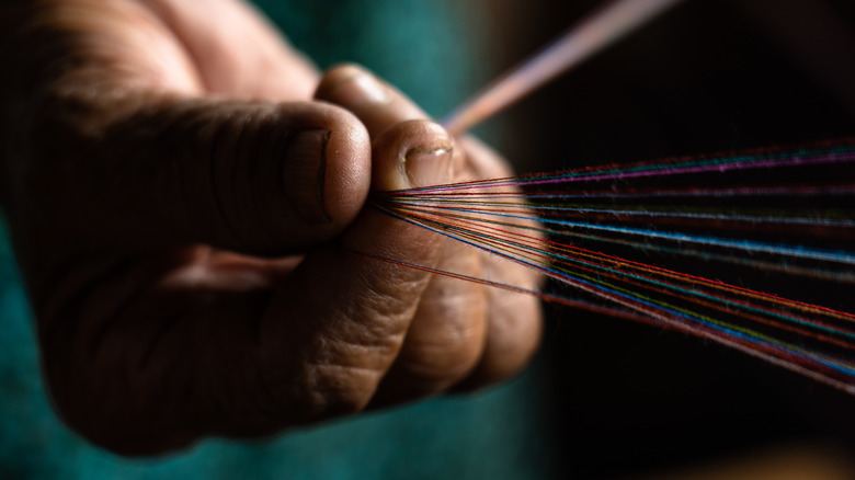 Weaving threads