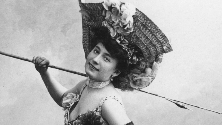 vaudeville hat woman performer