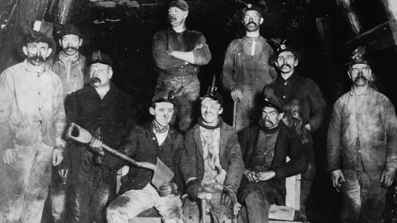 coal miners in mine
