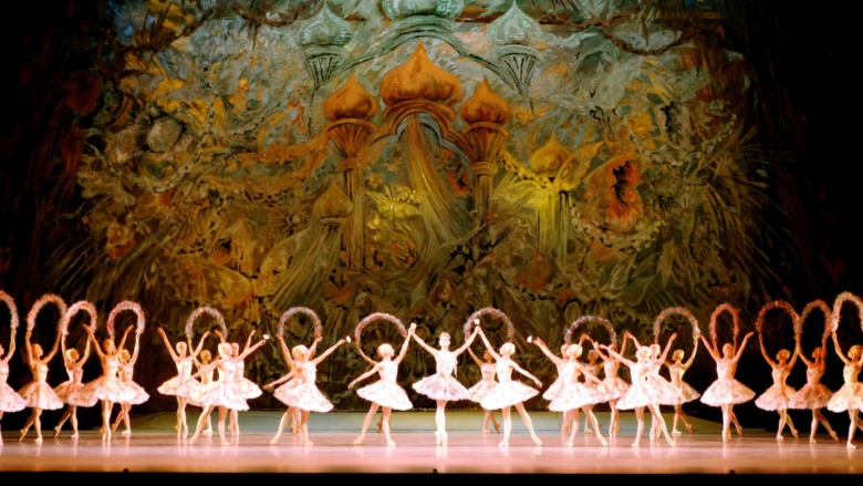 ballerinas of the Mariinsky Ballet dancing