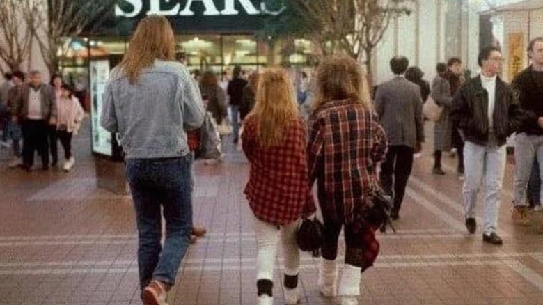 1980s teens shopping at the mall