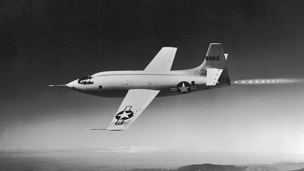 bell x-1 flying in the air