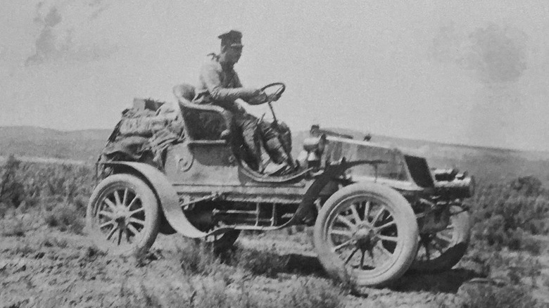 Horatio Jackson Nelson in his Winton, "The Vermont".