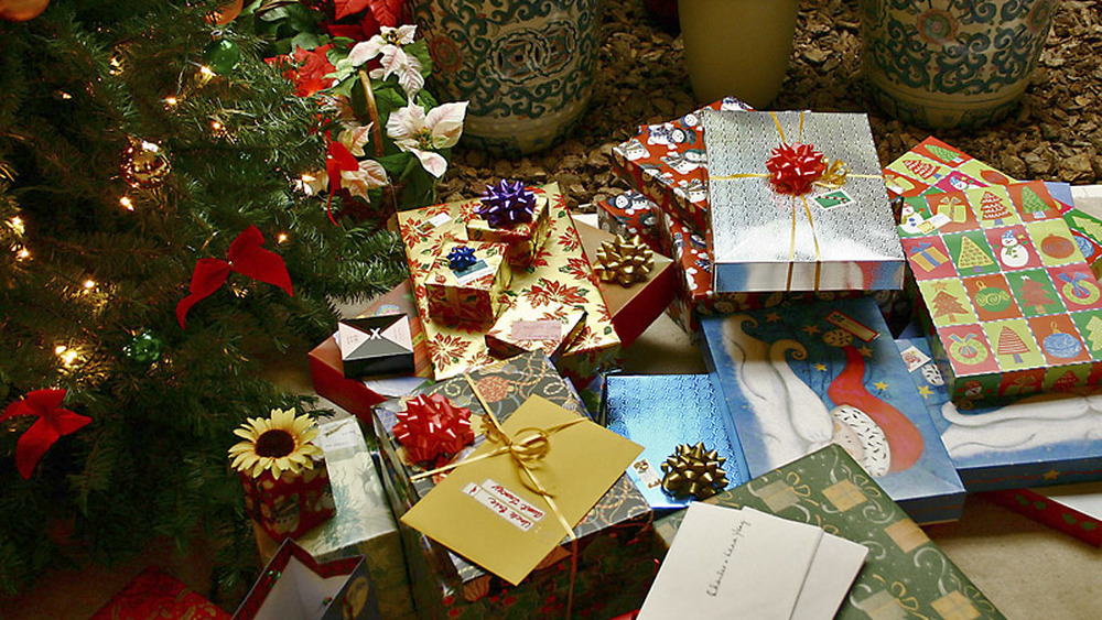 Cropped photo of Christmas presents under a Christmas tree, https://commons.wikimedia.org/wiki/Commons:GNU_Free_Documentation_License,_version_1.2