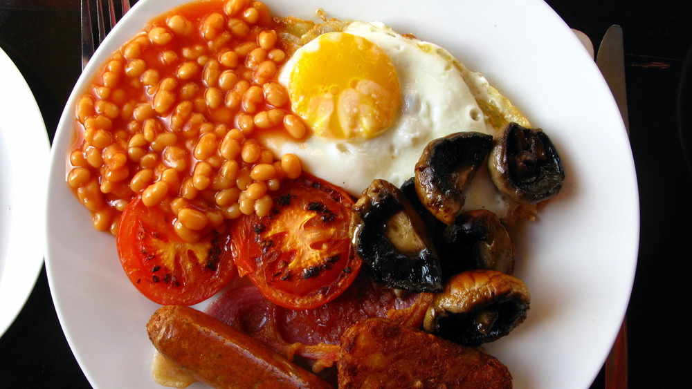 Cropped photo of a traditional full English breakfast