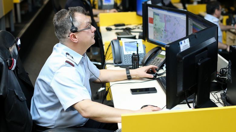 911 operator on the job