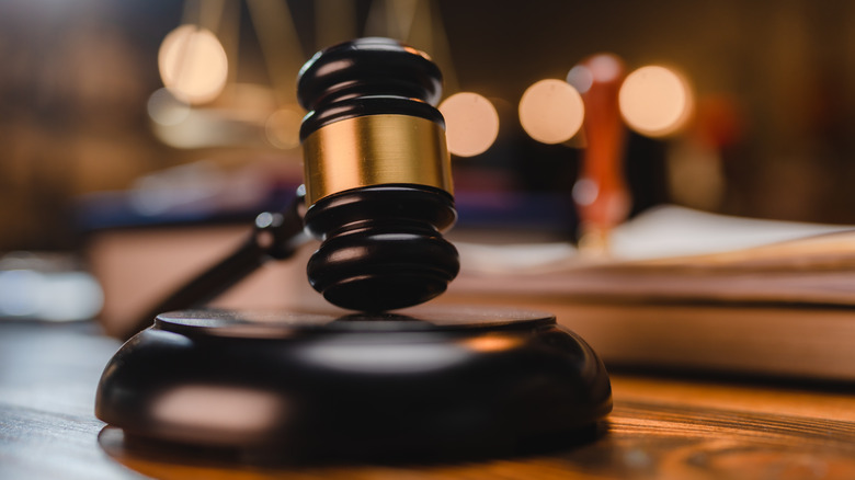 judge's gavel 