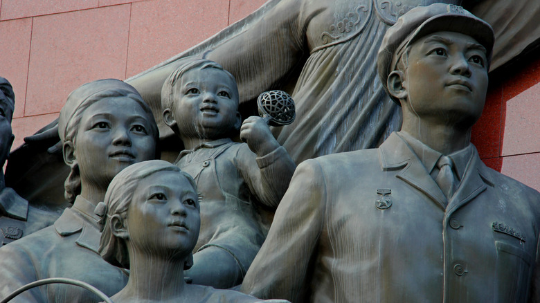 North Korean statues of a family gazing adoringly at something off camera