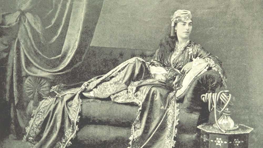 Woman from harem, sitting