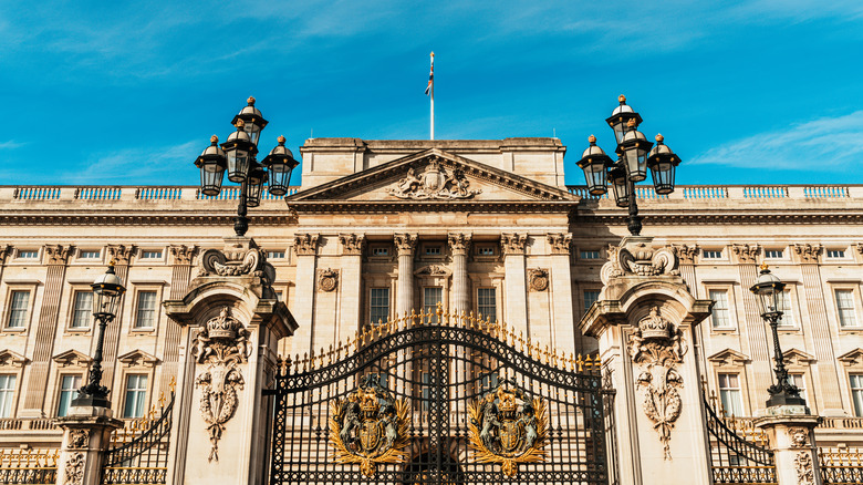 Buckingham Palace exterior shot