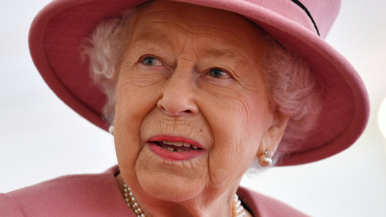 Queen Elizabeth using an oyster card at the opening of the Elizabeth railway line