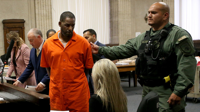 R. Kelly in courthouse