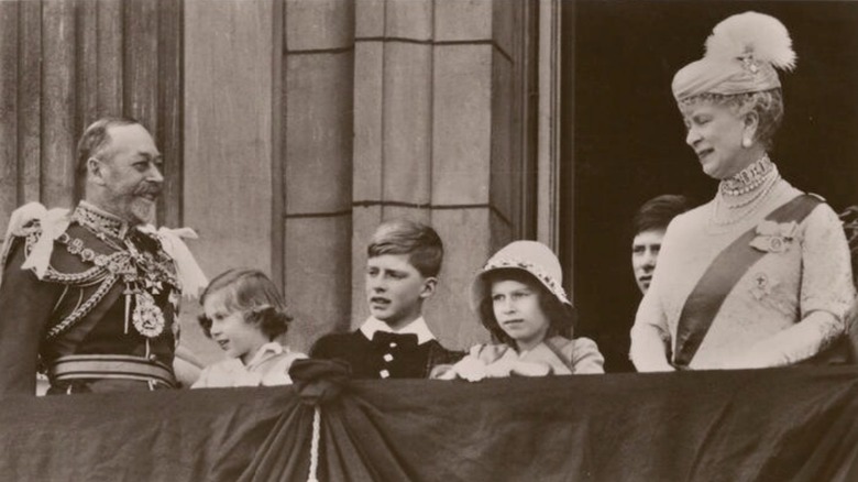 Royal family, Buckingham Palace balcony