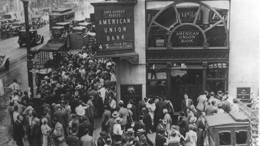 crowd outside American Union Bank 
