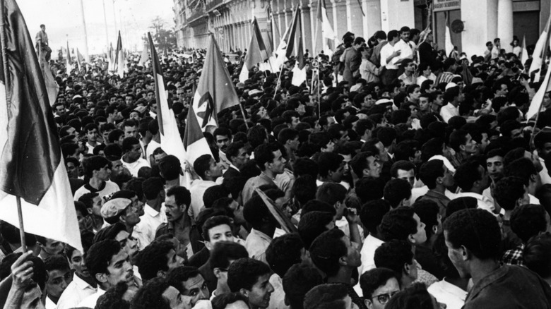 Crowds cheering independent Algeria
