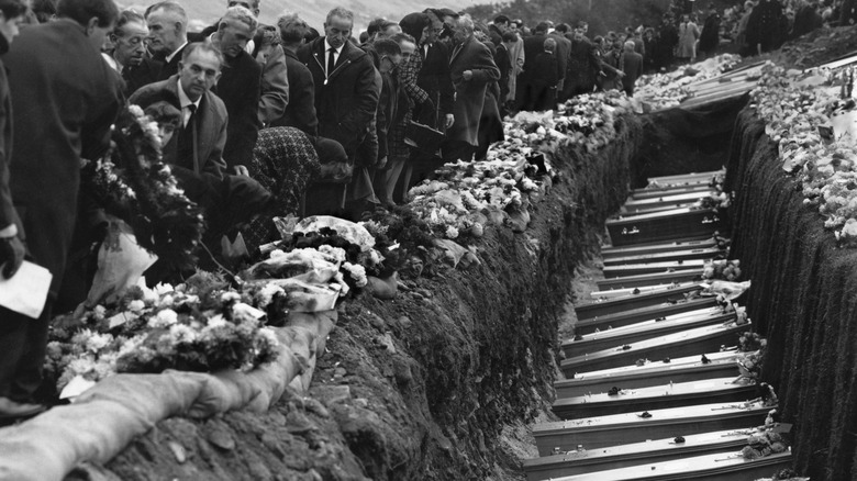 Mass funeral