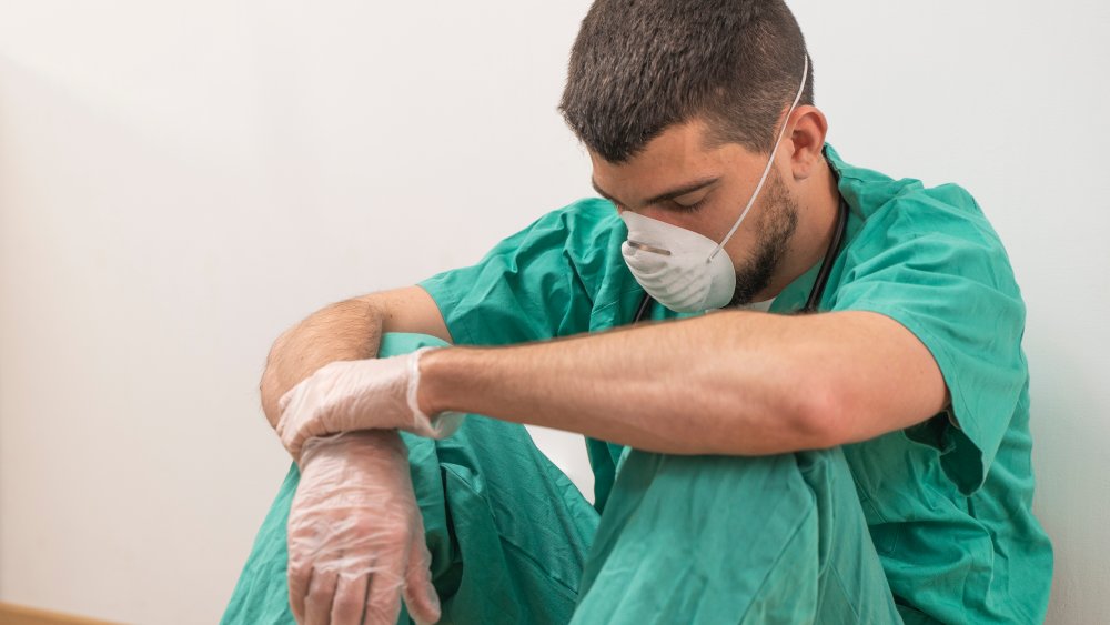 A generic image of a healthcare worker. The image represents a pandemic-like situation.