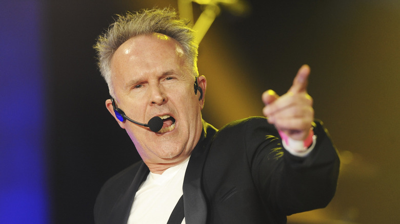 Howard Jones pointing while singing in concert
