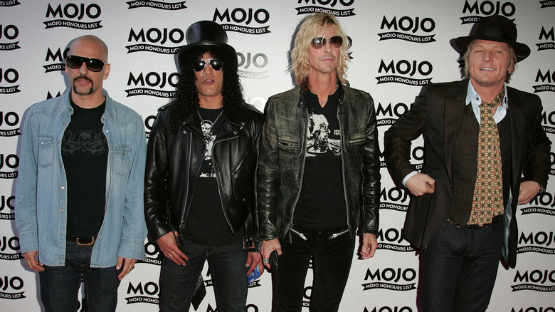 Velvet Revolver lined up for photo at Mojo event