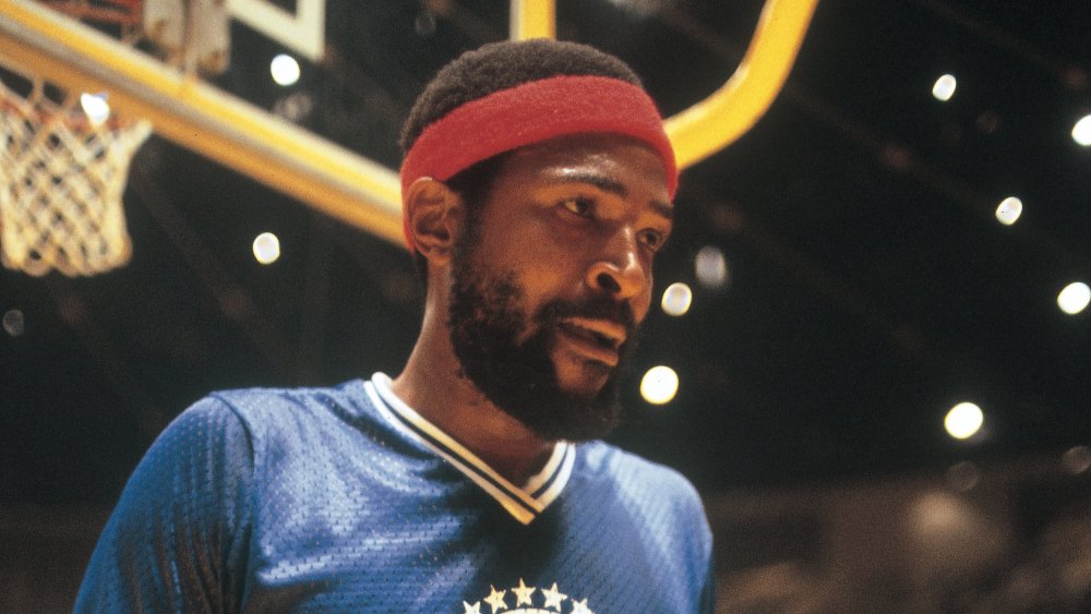 Marvin Gaye playing basketball