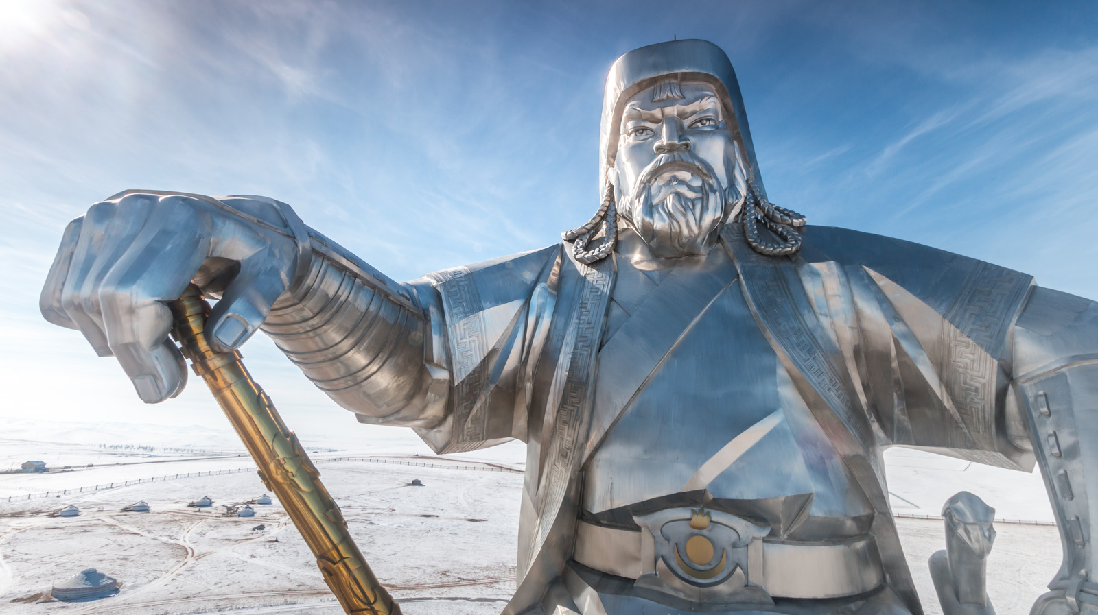 Как сделать хана. Памятник Чингисхану в Монголии.