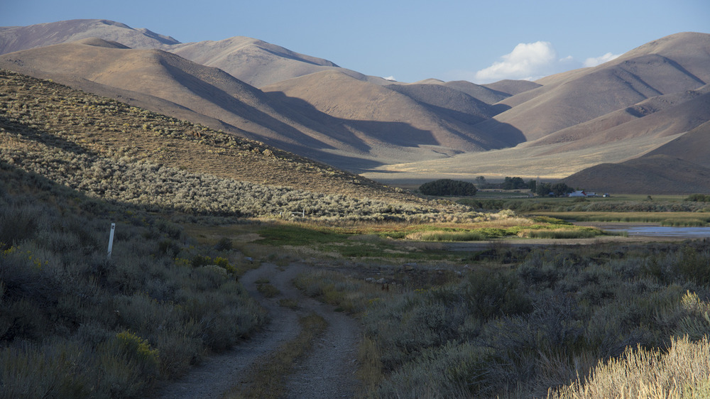 Goodales cutoff oregon trail with mountains 