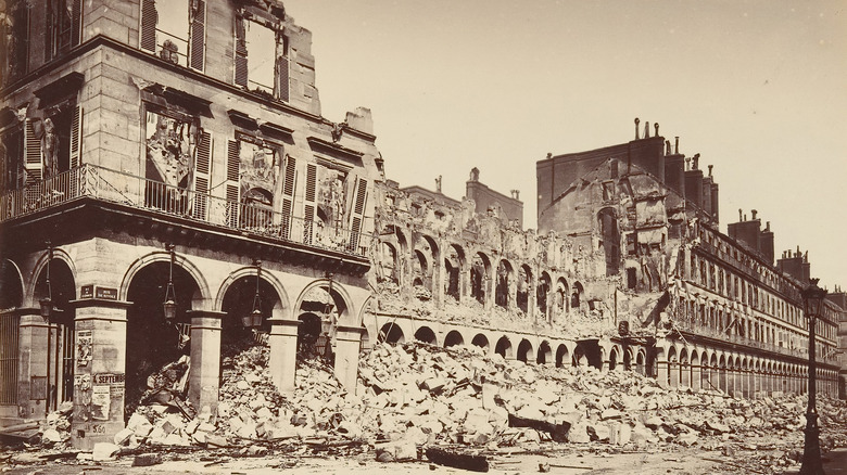 Paris Finance Ministry destroyed