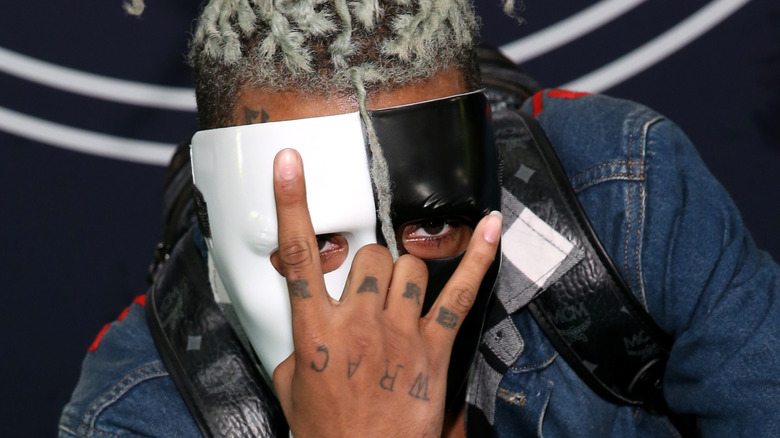 XXXTentacion with mask