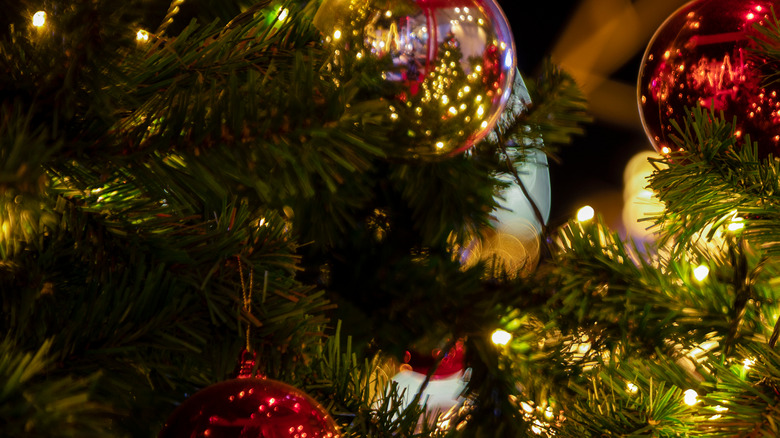 christmas tree ornaments lights