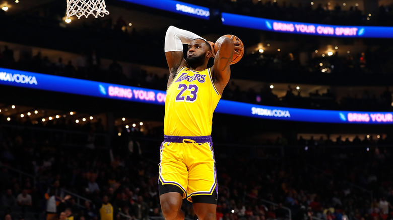 Lebron James dunking